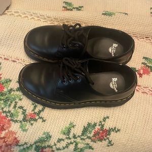selling platform DR. MARTENS 1461
